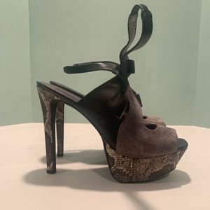 Jessica Simpson gray suede & snakeprint sandals
